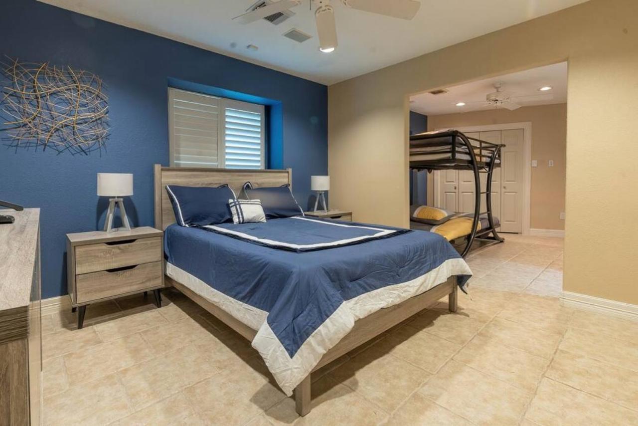 Huge 6 Bedroom With Pool, Spa, 85 Inch Tv, Game Room Хьюстон Экстерьер фото