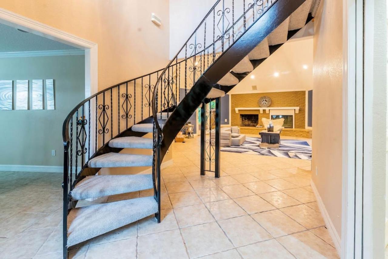 Huge 6 Bedroom With Pool, Spa, 85 Inch Tv, Game Room Хьюстон Экстерьер фото