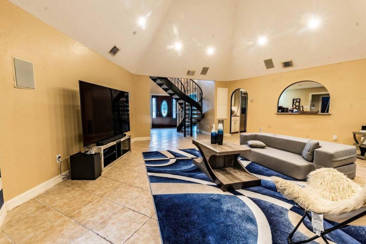 Huge 6 Bedroom With Pool, Spa, 85 Inch Tv, Game Room Хьюстон Экстерьер фото